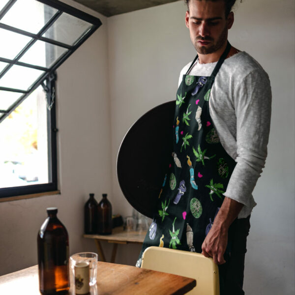 ADJUSTABLE APRON: BEST BUDS